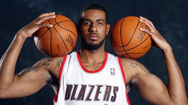 Ofrecen cerveza gratis de por vida a LaMarcus Aldridge por seguir en Portland