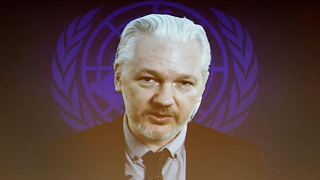 Assange pide a Francia que le dé asilo y Hollande lo descarta