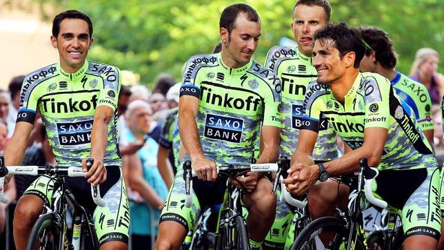 Contador (izquierda) junto a sus compañeros del Tinkoff-Saxo en la presentación del Tour