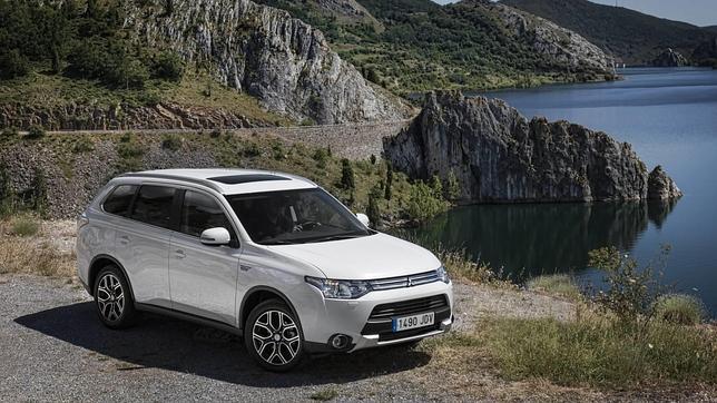 El Mitsubishi Outlander PHEV es líder absoluto en su categoría de híbridos enchufables en España