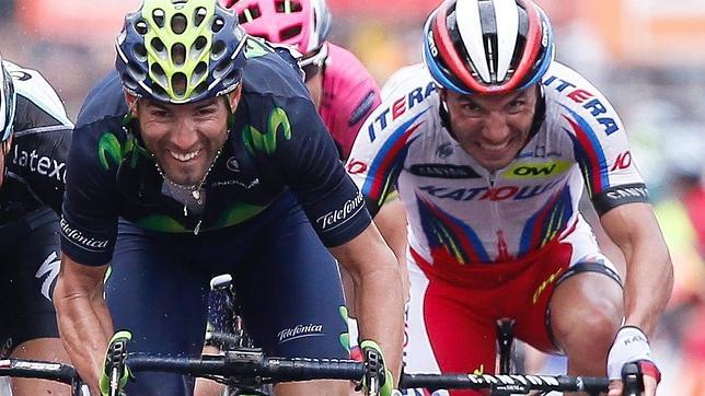 Alejandro Valverde (izquierda) y Purito Rodríguez en el sprint de la Lieja-Bastogne-Lieja de 2015 que se adjudicó el murciano