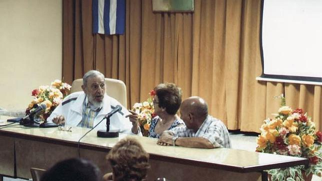 Fidel Castro reaparece en un encuentro sobre la industria de los quesos