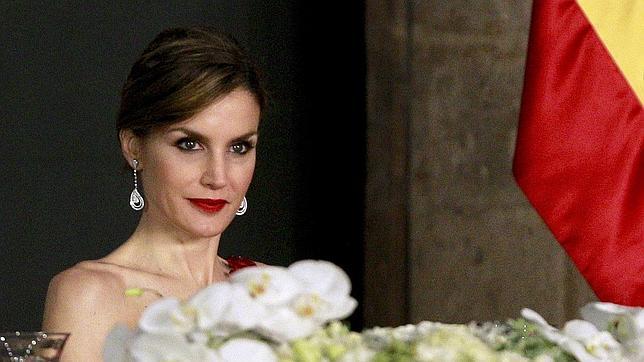 Ahora la Reina Letizia utiliza tonos de maquillaje más vivos y sobrios