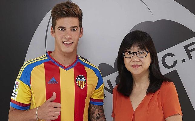 El Valencia ficha a Santi Mina