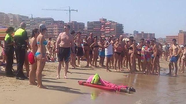 Hallan un cadáver en estado de descomposición en la playa de Arenales