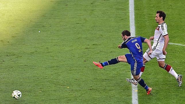 Higuaín pudo haber cambiado el sino del Mundial 2014
