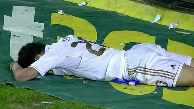 Higuaín no puede creerse su fallo ante Osasuna