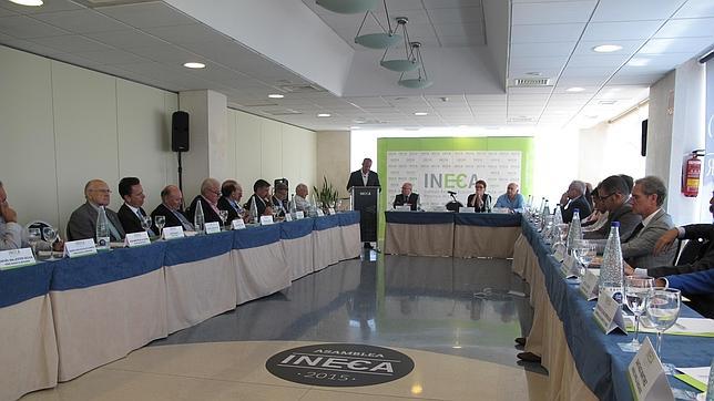 Un momento de la asamblea de Ineca celebrada hoy en el hotel Porta Maris de Alicante