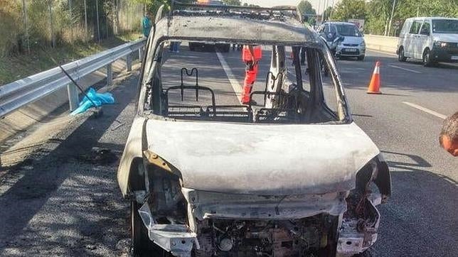 Un incendio de una furgoneta provoca casi dos horas de atasco en la M-30