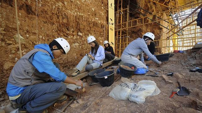 Buscan en la «Cueva Fantasma» de Atapuerca los restos más antiguos