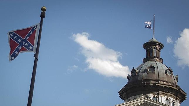 Carolina del Sur aprueba quitar la bandera confederada del Capitolio de Columbia