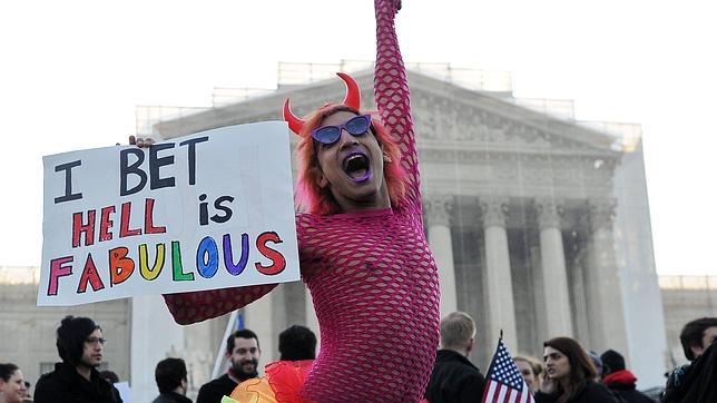 La fiscal de EE.UU. ordena otorgar los mismos derechos a los matrimonios gais