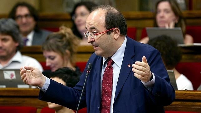 El líder del PSC, Miquel Iceta, durante la sesión de control al gobierno en el Parlamento catalán