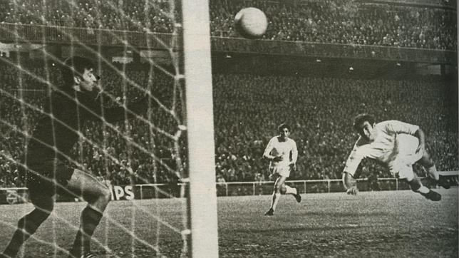 Gol de Pirri al Barcelona en la Liga 1968-69