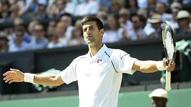 Djokovic, durante el duelo contra Gasquet en Wimbledon