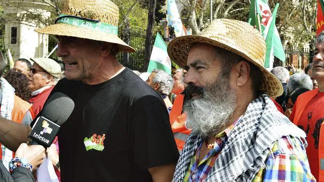 El portavoz del Sindicato Andaluz de Trabajadores, Diego Cañamero, y el diputado andaluz de IU, Juan Manuel Sánchez Gordillo
