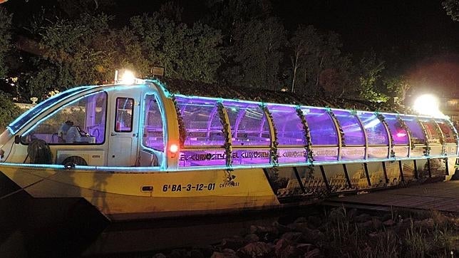 Detalle del barco de la empresa Curiosity en Aranjuez