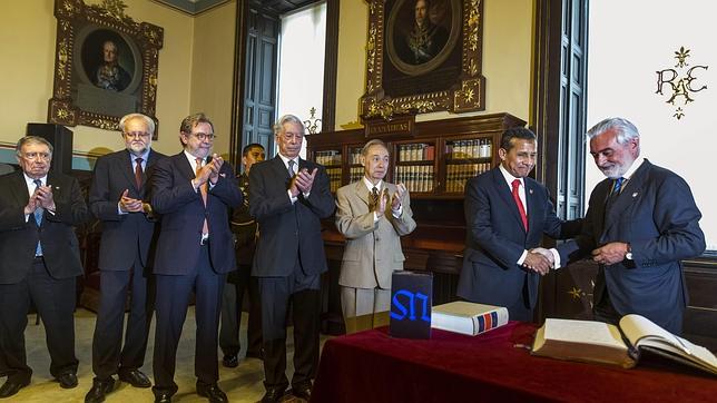 El presidente de Perú, Ollanta Humala, coincidió con Mario Vargas Llosa en la Real Academia Española