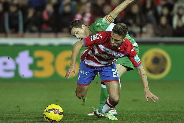 El Valencia cede a Robert Ibáñez y a Salva Ruiz al Granada