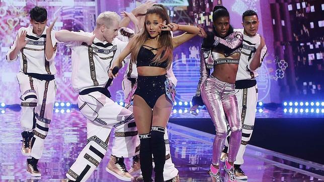 Ariana Grande no enfrentará cargos criminales por lamer unos donuts