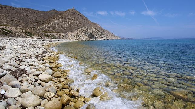 Localizada una patera en la costa de El Campello