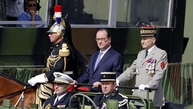 Hollande anuncia en la fiesta nacional iniciativas europeas siempre rechazadas por Alemania