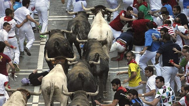 Los Miura cierran los sanfermines con un limpio encierro de dos minutos