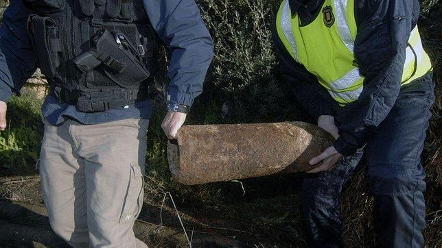 Un vecino de Montblanc conservaba una bomba de la Guerra Civil activa en su casa