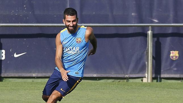 Arda Turan y Aleix Vidal no podrán jugar ni los amistosos