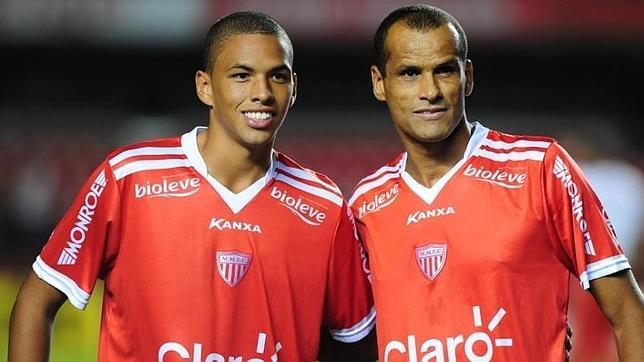 Rivaldo vuelve a hacer historia