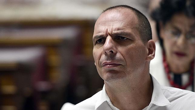 ¿Por qué Varufakis acusa al Gobierno griego de rendirse con el acuerdo?