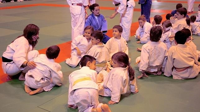 Estos son los beneficios que tienen los adultos cuando practican deporte en la infancia