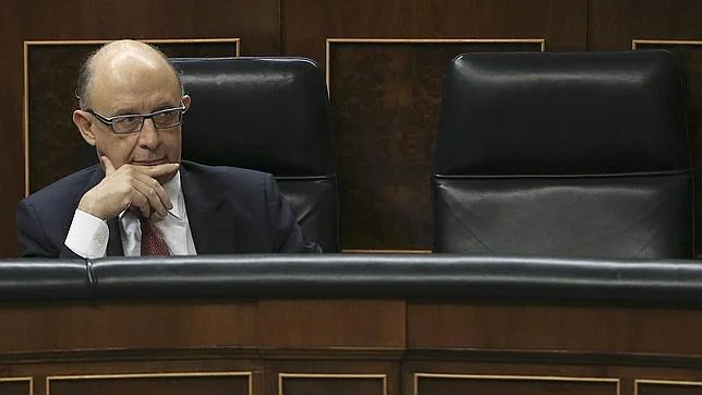 Cristobal Montoro, ministro de Hacienda, en el Congreso de los Diputados