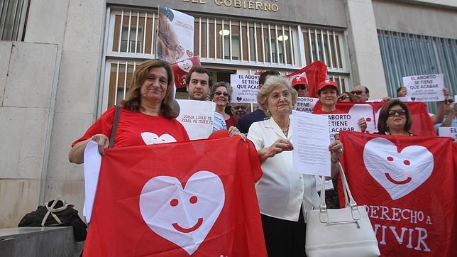 Asociaciones «provida» tachan de «traición» la reforma de ley del aborto