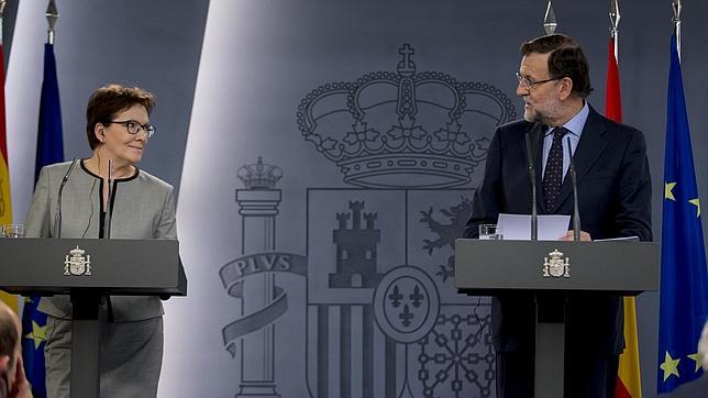 Rajoy contesta a Tsipras: «Espero no tener que ver cómo cambia Europa si gobierna Podemos»