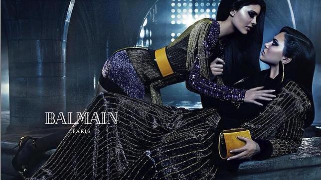 Parejas de hermanas sensuales, protagonistas de la campaña de Balmain