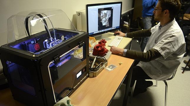 Trasplantan un cráneo impreso en 3D a una niña con hidrocefalia