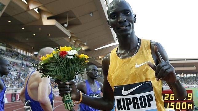 Kiprop roza el récord del mundo de 1.500 con 3:26.69