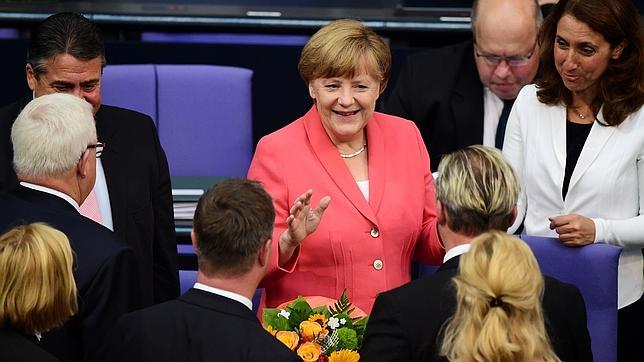 Angela Merkel: «No ayudarles sería llevar a Grecia al caos»