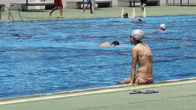 La cistitis es común en las mujeres en verano porque el sistema urinario está en continuo contacto con el agua