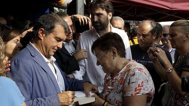 Joan Laporta se dio un baño de masas en la zona de votaciones y un batacazo enorme después en las urnas