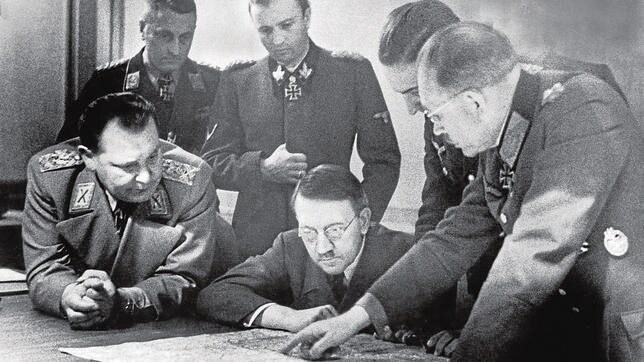 Hitler prepara su estrategia para la batalla de las Ardenas con el Estado Mayor del Reich