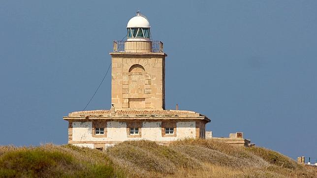 Pavón confía en que el hotel proyectado en el faro de Tabarca no salga adelante