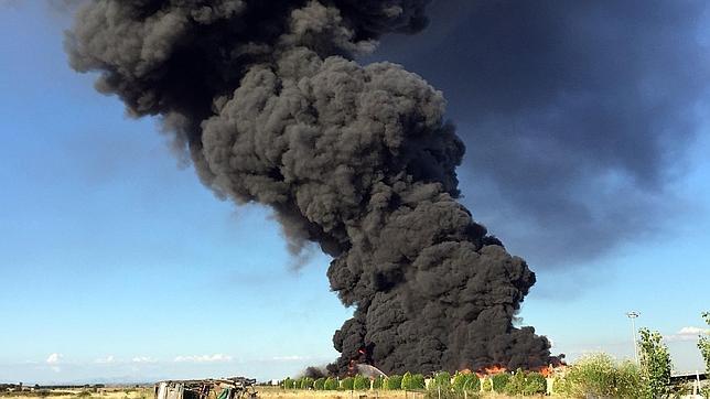 Activan el Plan Territorial de Protección Civil en León por el incendio en la planta de Ardoncino