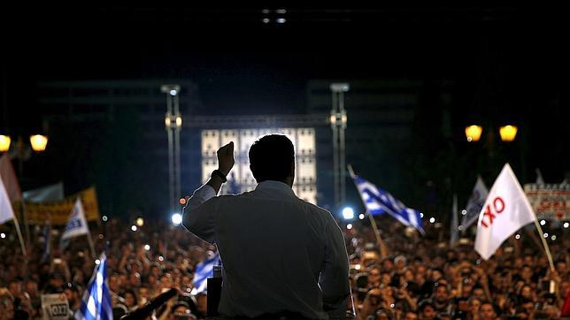 Tsipras, dos días antes del referéndum con un discurso antiausteridad ante las masas favorales a su partido