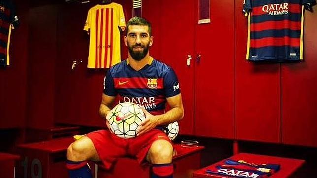 Arda Turán luce sus nuevos colores