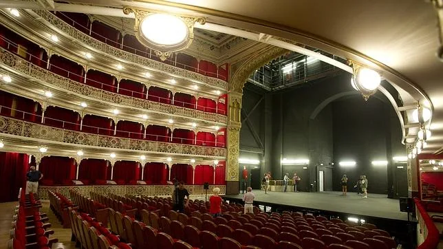 Aspecto de la sala del teatro y detalle del hall de entrada