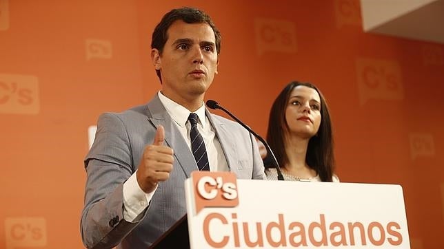 Rivera cree que la reforma electoral que propone el PP es una «cacicada»