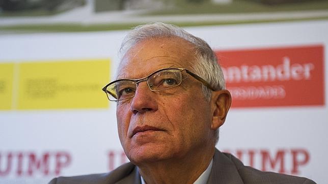 Borrell admite que los partidos no han combatido la creación de los mitos independentistas