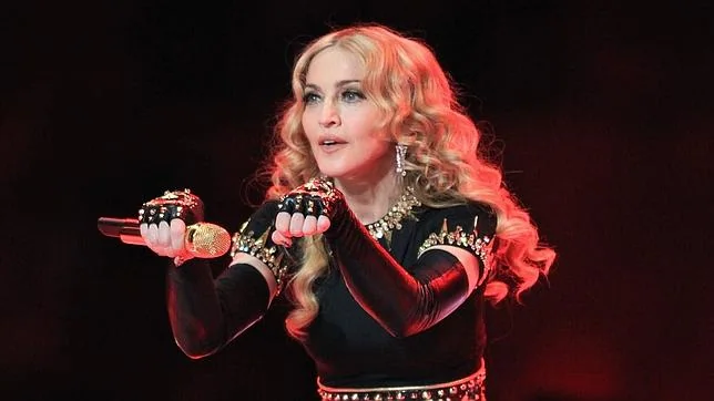 Madonna durante su presetación en la Super Bowl  en 2012